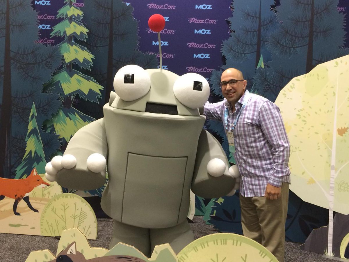 JohnLytell's tweet image. Still keeping Roger at arms length #fearOfRobots #mozcon