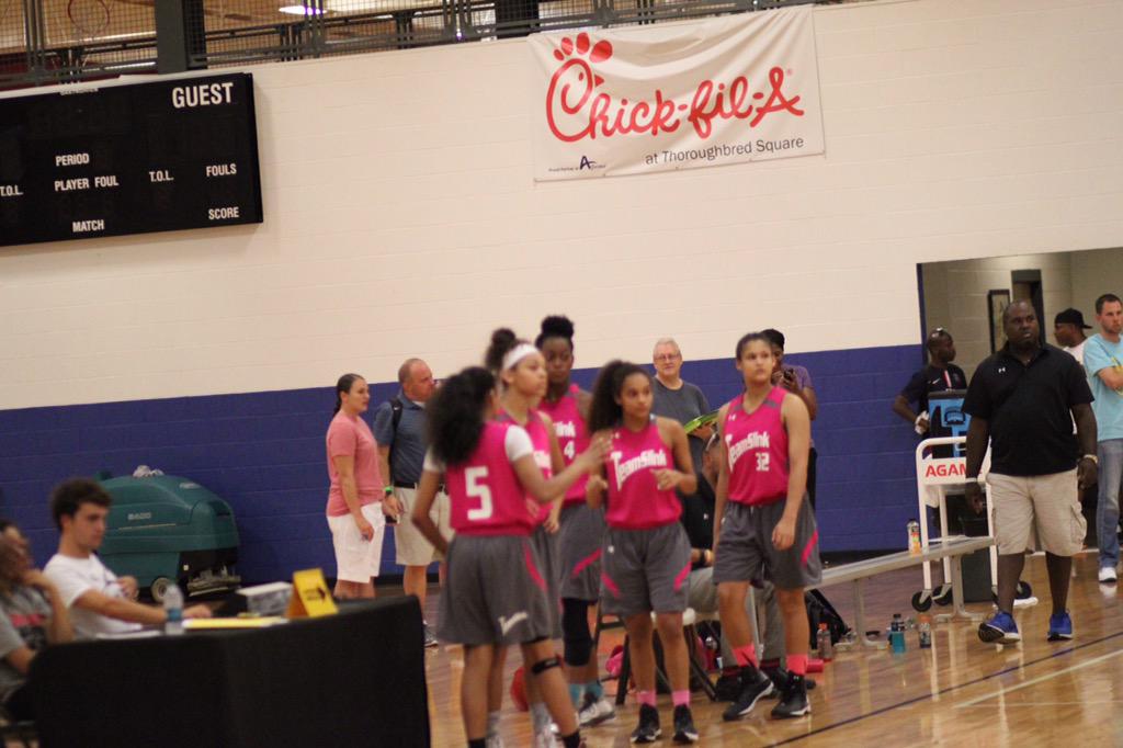 NYGHoops's tweet photo. ๐ @johnmcgraw49 I like that young team Slink team that won the Chip at the #Boro2015 http://t.co/fS1Zq7gsyW