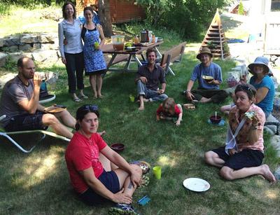 MonasheeTweets's tweet photo. #MonasheeInstitute #Permaculture course participants enjoy picnic lunch. #ecofriendly #sustainable #environment http://t.co/0GTvjwLcE4