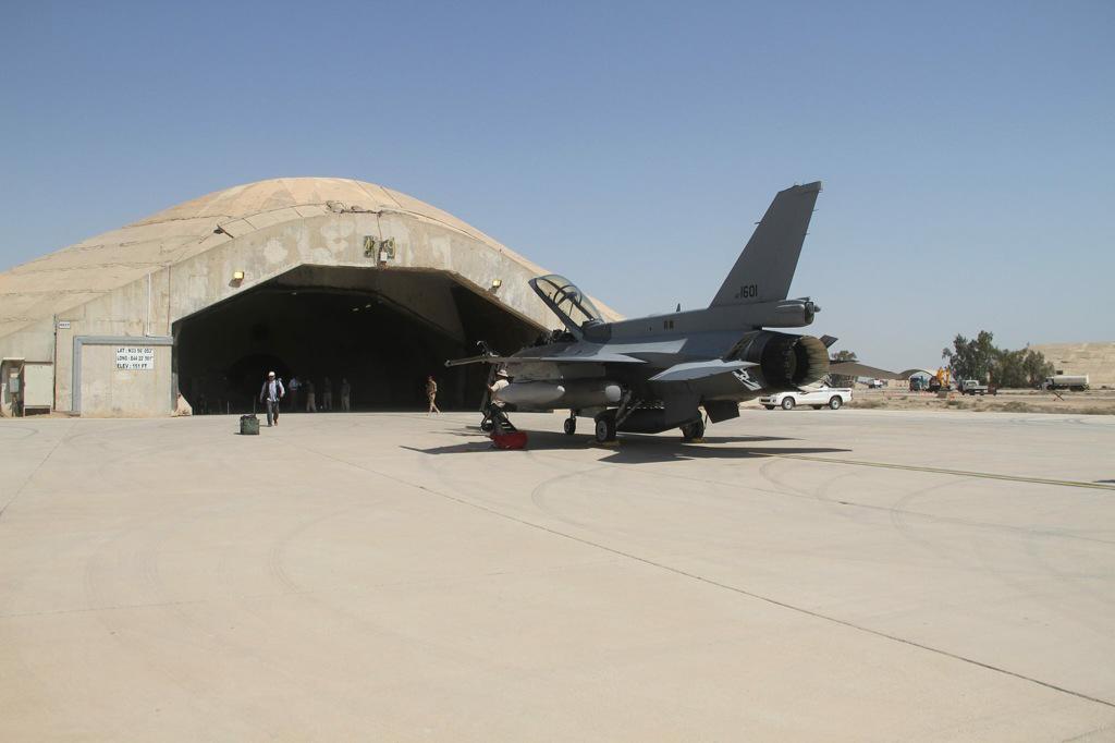 وصول أول دفعة من طائرات "إف-16" الأمريكية للعراق CJ08NvTXAAERu3I