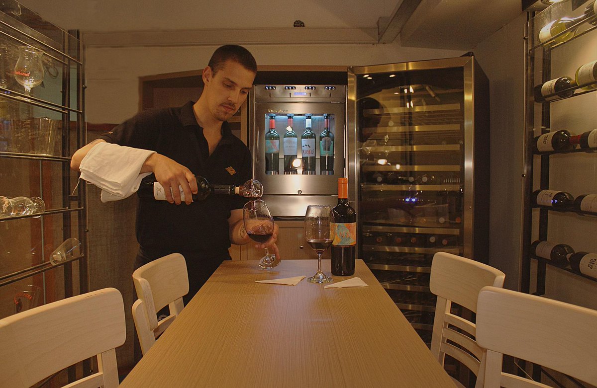 Entornoalvino's tweet photo. RT Es tiempo de invertir en soluciones para tu Restaurant Bar de vinos cafetería. Tu servicio marcará la diferencia http://t.co/fqOzhiKKT1