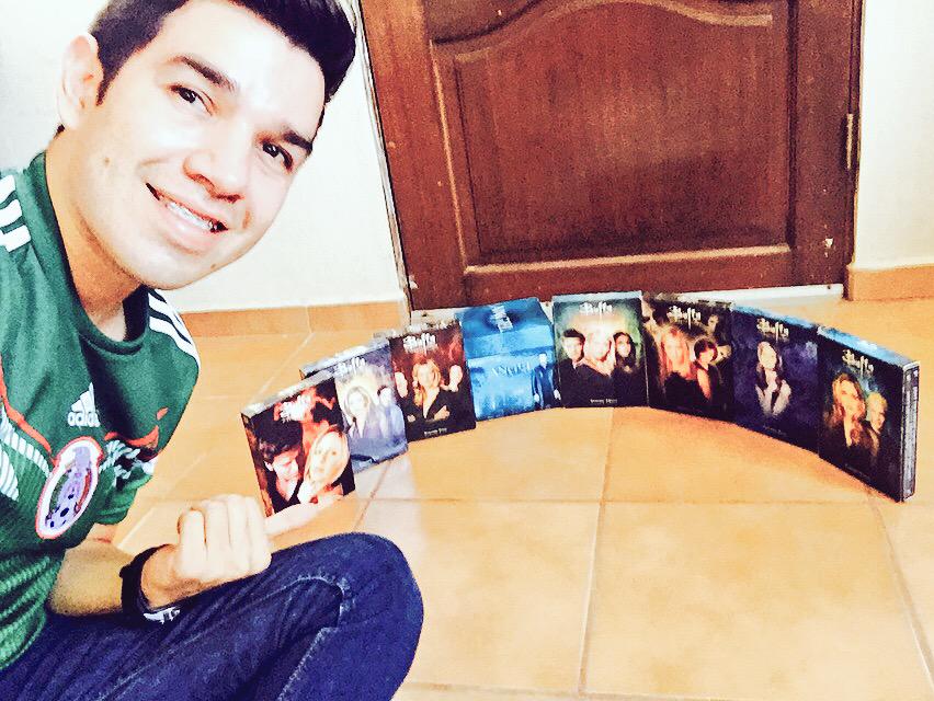 OficialRamiroB's tweet photo. Look @SarahMGellar I'm from #ScoobyGang #MissingBuffy and Hello from México. 😆 http://t.co/Qsdf3URv8a