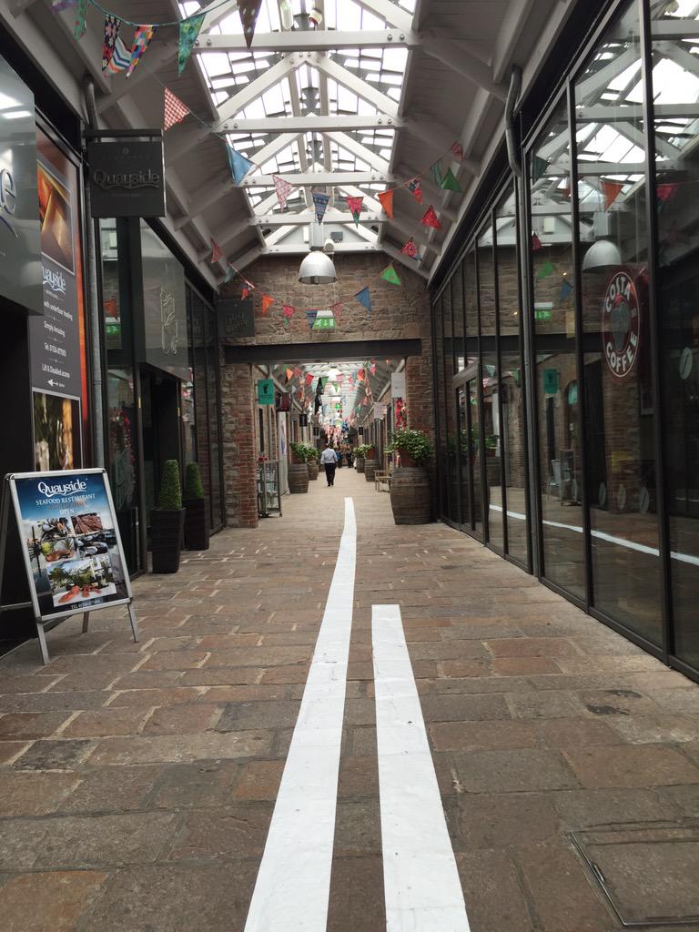 marksut4's tweet photo. Restaurants down by the quayside in St Hellier http://t.co/O4tVb5I5ON