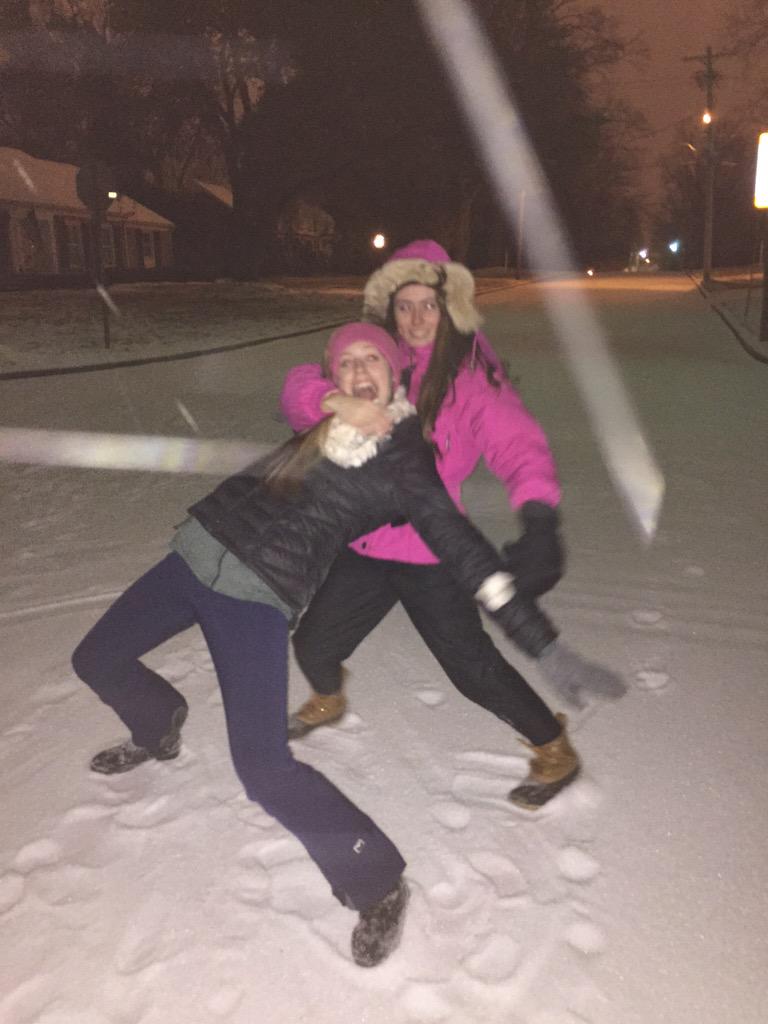 _KTthomas's tweet photo. can't believe its been a month since ive seen u😭😭 miss u tons @annabatmann http://t.co/oOHjQxUHt6