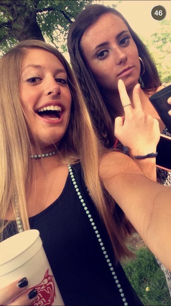 _KTthomas's tweet photo. can't believe its been a month since ive seen u😭😭 miss u tons @annabatmann http://t.co/oOHjQxUHt6