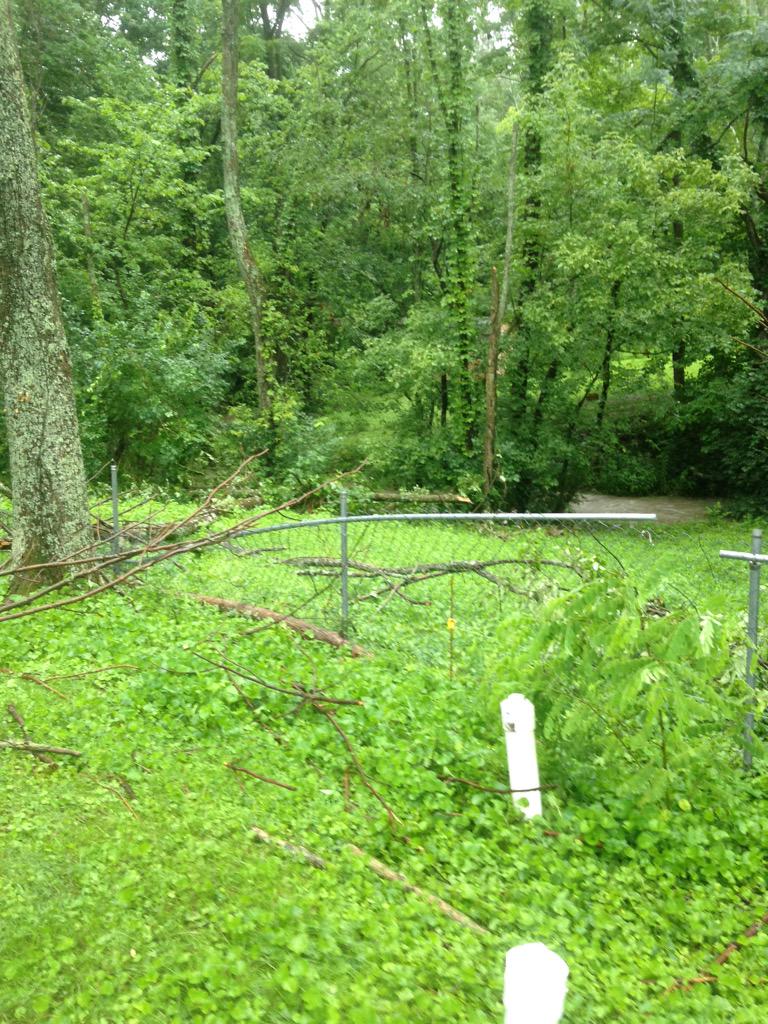 Davisjj10's tweet photo. @WCPO damages done here in Batavia from the storm. http://t.co/rzfEaLE4Bf