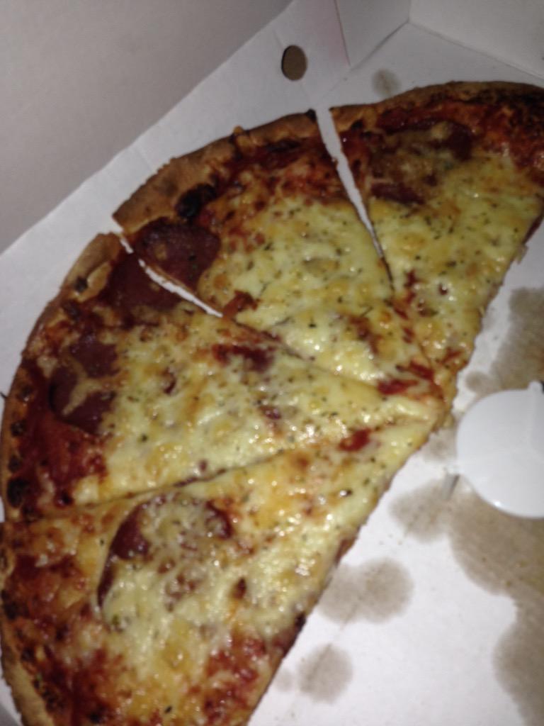 PirateJulles's tweet photo. Dat het lekker was! @KBC_BE #kbcpizza http://t.co/nj1PzE6wz4