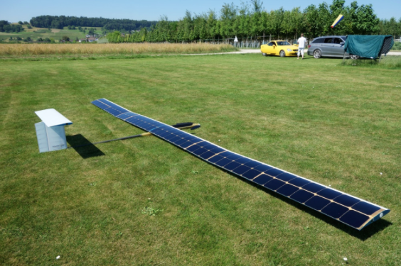AUVSI's tweet photo. Solar-powered #drone achieves day/night #autonomous flight for 28 hours in Switzerland http://t.co/CuSRn4Ou5r http://t.co/tuyhxhdhDf