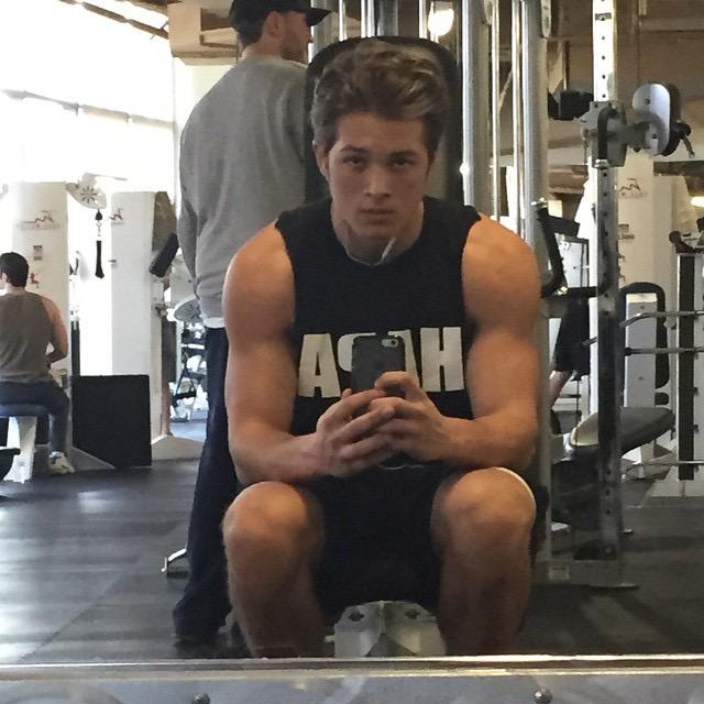 HAPPY 18th BIRTHDAY Leo Howard 