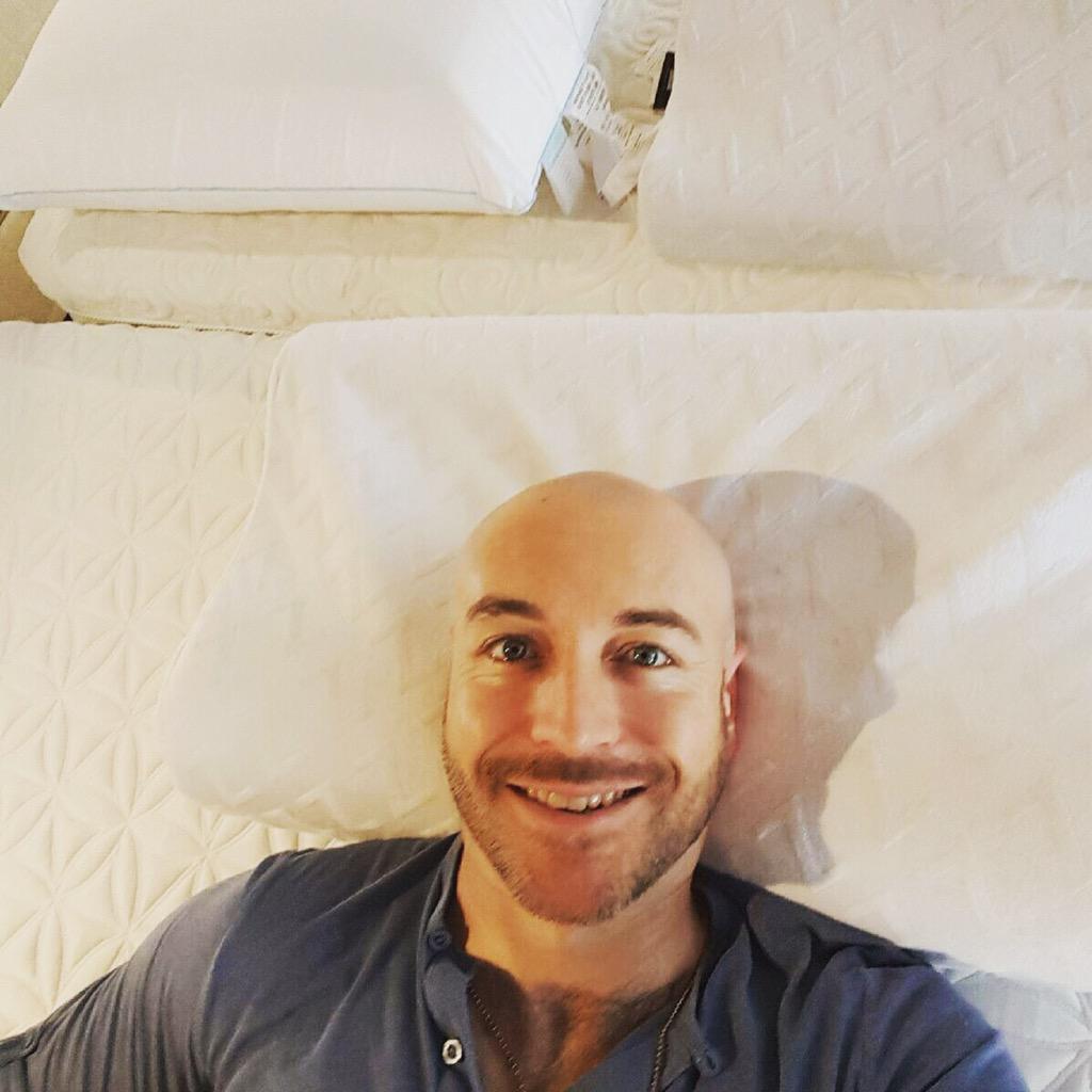 SweetDreamzzz's tweet photo. We're still floating on clouds. Come check out our #pillows! #memoryfoam #downalternative #organic and more. http://t.co/o43ONKiHxp