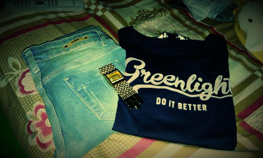 ratnaS_'s tweet photo. Bukan baju lebaran ingeeet!!  😀 http://t.co/MQuuLsP0ja