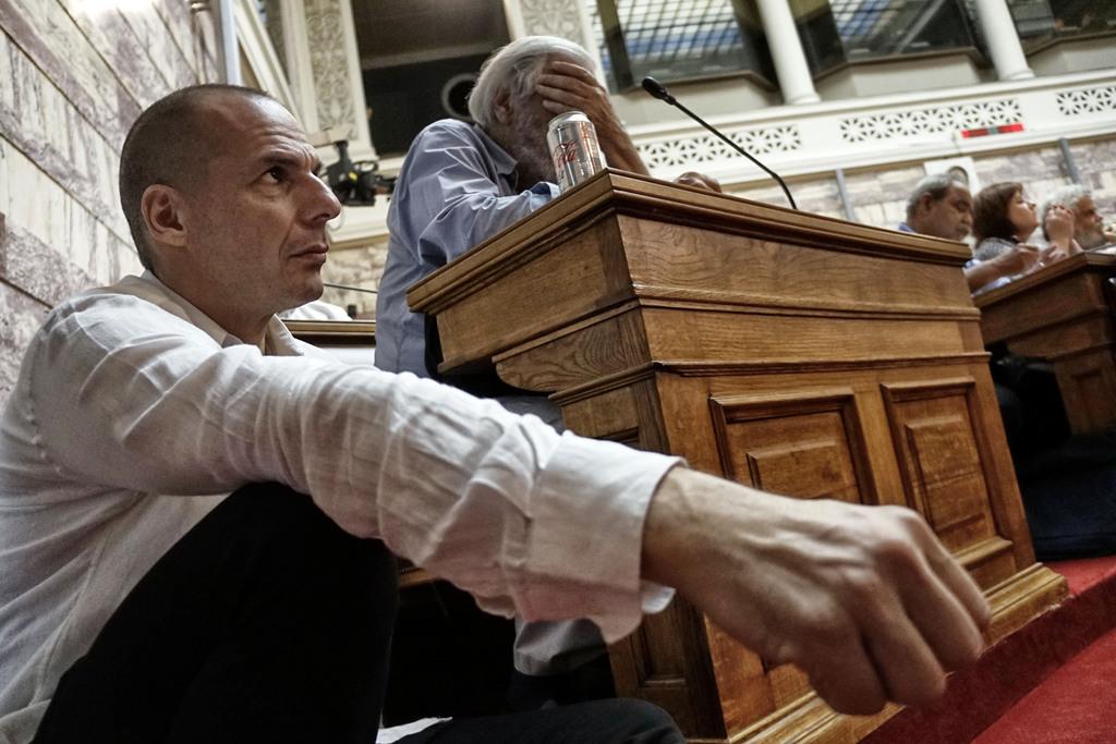 LaVanguardia's tweet photo. Varufakis compara el acuerdo de #Grecia con el golpe de Estado de 1967 http://t.co/pSCn0A5vtJ #ThisIsACoup http://t.co/siNMFQvwm4