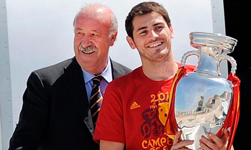 SEFutbol's tweet photo. "Uno en un siglo", lee la emocionante carta que le ha escrito Del Bosque a @CasillasWorld http://t.co/IB0GMmdkW1 http://t.co/Asm2HeREfE