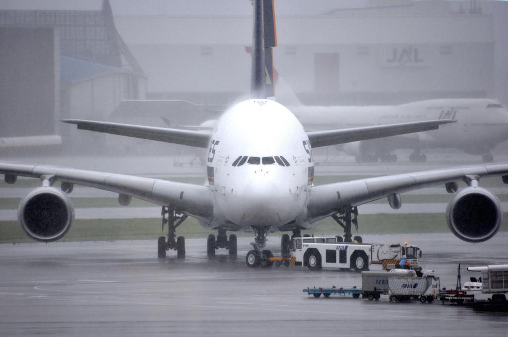 Flights to Hawaii could get longer, emit more CO2 in a warming world, study says.  bit.ly/1LcfXv1