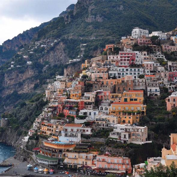 BazaarUK's tweet photo. We explore the beautiful @LeSirenuseHotel in Positano http://t.co/zcQf067V9o http://t.co/hrUN5SQS93