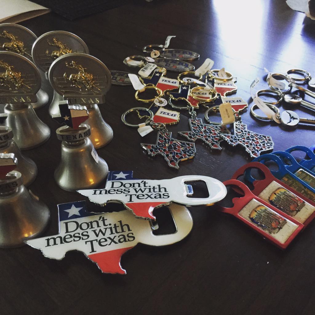 SilesKM's tweet photo. Buy Texas souvenirs for my CSC Philippines experience ... Check @IBMCSC #ibmcscphilippines http://t.co/Rt7fEjncKO