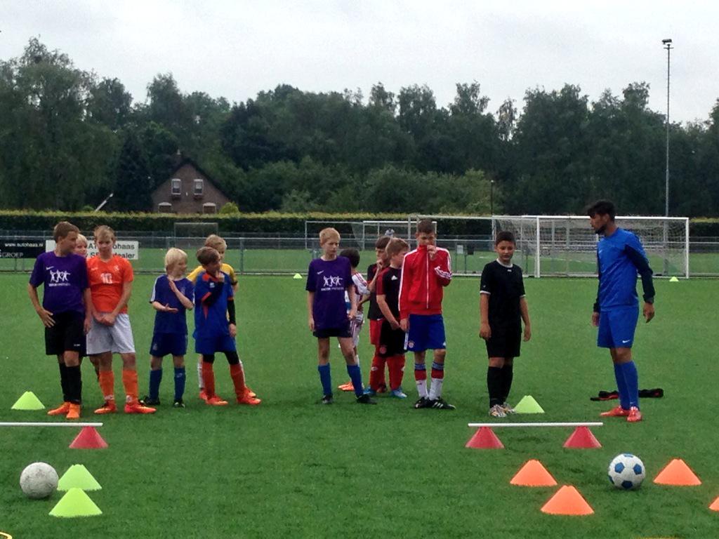 soccer_partners's tweet photo. Zeer geslaagde voetbaldag bij @wsv_voetbal vandaag! Mooie samenwerking met daarbij veel plezier en lachende kinderen http://t.co/sxHAQHfITD