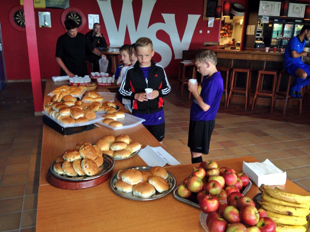 soccer_partners's tweet photo. Zeer geslaagde voetbaldag bij @wsv_voetbal vandaag! Mooie samenwerking met daarbij veel plezier en lachende kinderen http://t.co/sxHAQHfITD