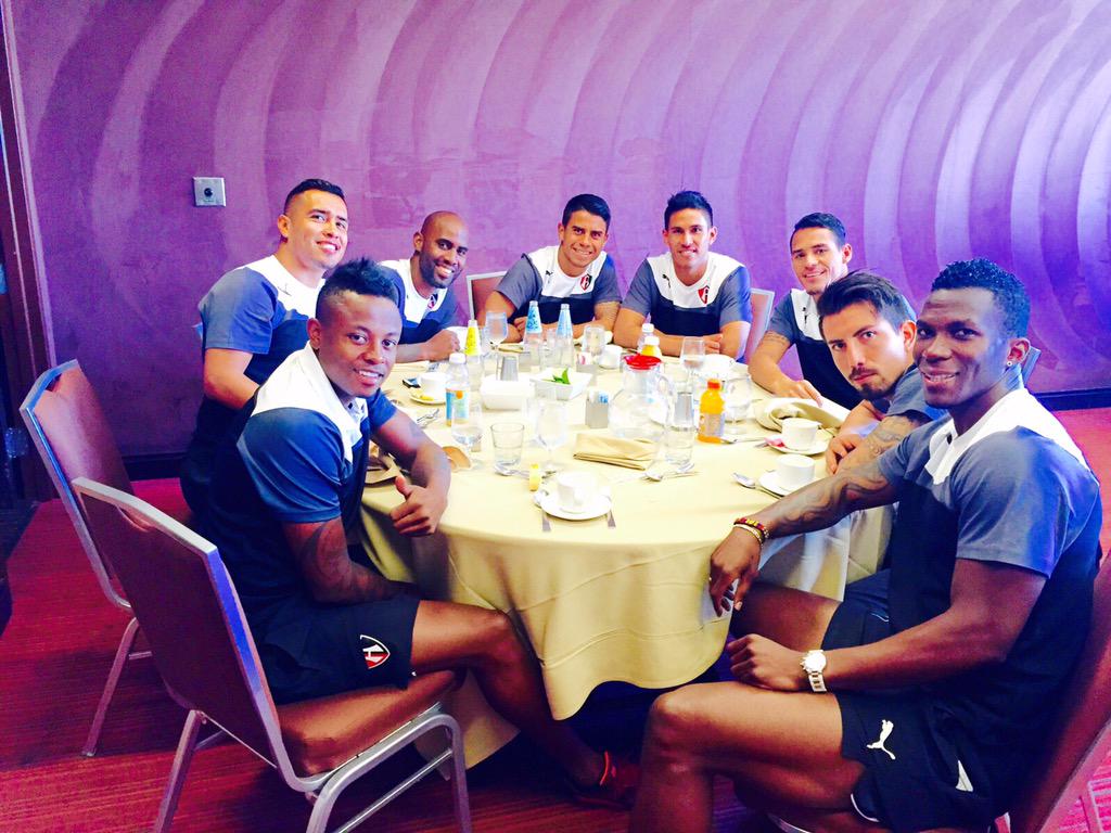 mafraga87's tweet photo. Con la banda en Milwaukee  @arizalaf @Aldoleao81 @17Rodosalinas @pinbaloy23 @atlasfc http://t.co/oYF6R55e3d