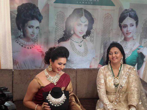 isalilsand's tweet photo. #snapped: @Divyanka_T at #BikaneriJewels Launch @DivyankaFC_ @TeamDivAn @TheRealDivyanka @KaranDivyanka @Me_Divyanka http://t.co/UqoyJJP3m5