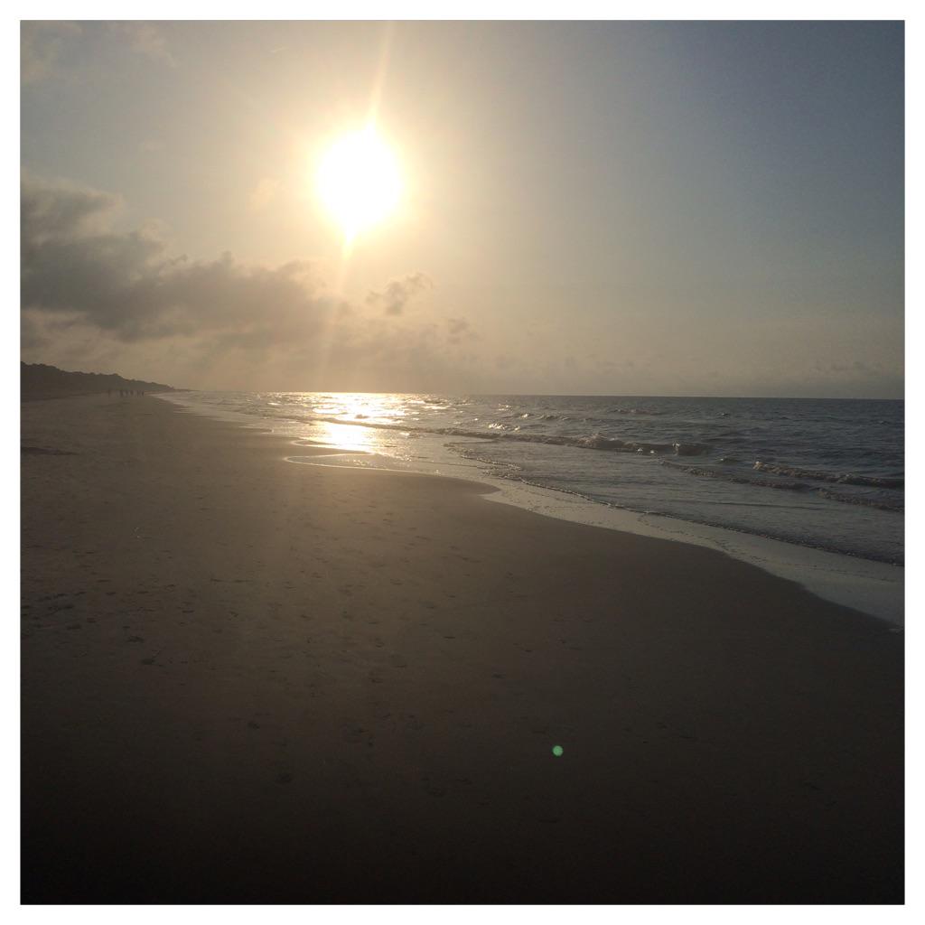 Not a bad view for my morning walk, while listening to <a href="/mrBobbyBones/">Bobby Bones</a>! #finallyfindingfit bit.ly/LiPix-App