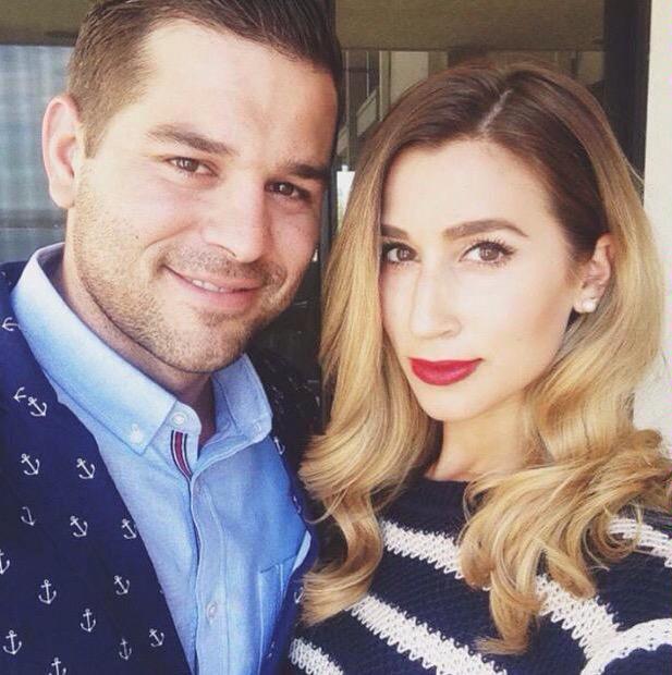 JJ09728238's tweet photo. Me and my wife @LolaColace http://t.co/p7ccqVydmU