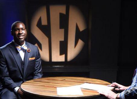 AUGoldMine's tweet photo. Confident Auburn quarterback Jeremy Johnson plays it cool at SEC Media Days. The story: http://t.co/Vfgtua09aU http://t.co/eg7aQ57JdZ