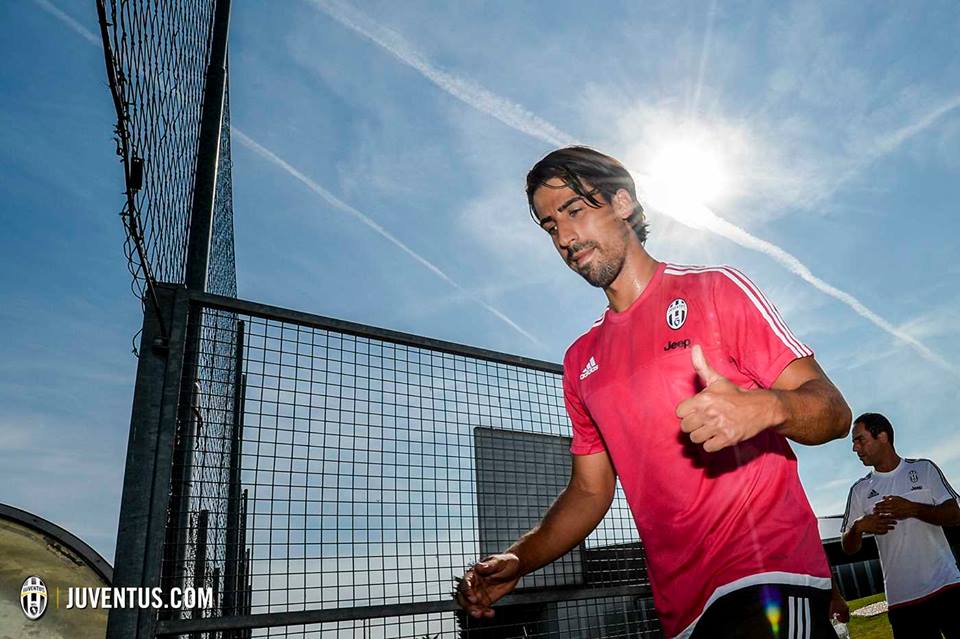 juventusfcid's tweet photo. GALERI: Hari pertama @PauDybala_JR, #Khedira dan #Zaza sebagai pemain Juventus: http://t.co/S890WA8lqC http://t.co/bcevLU23bG