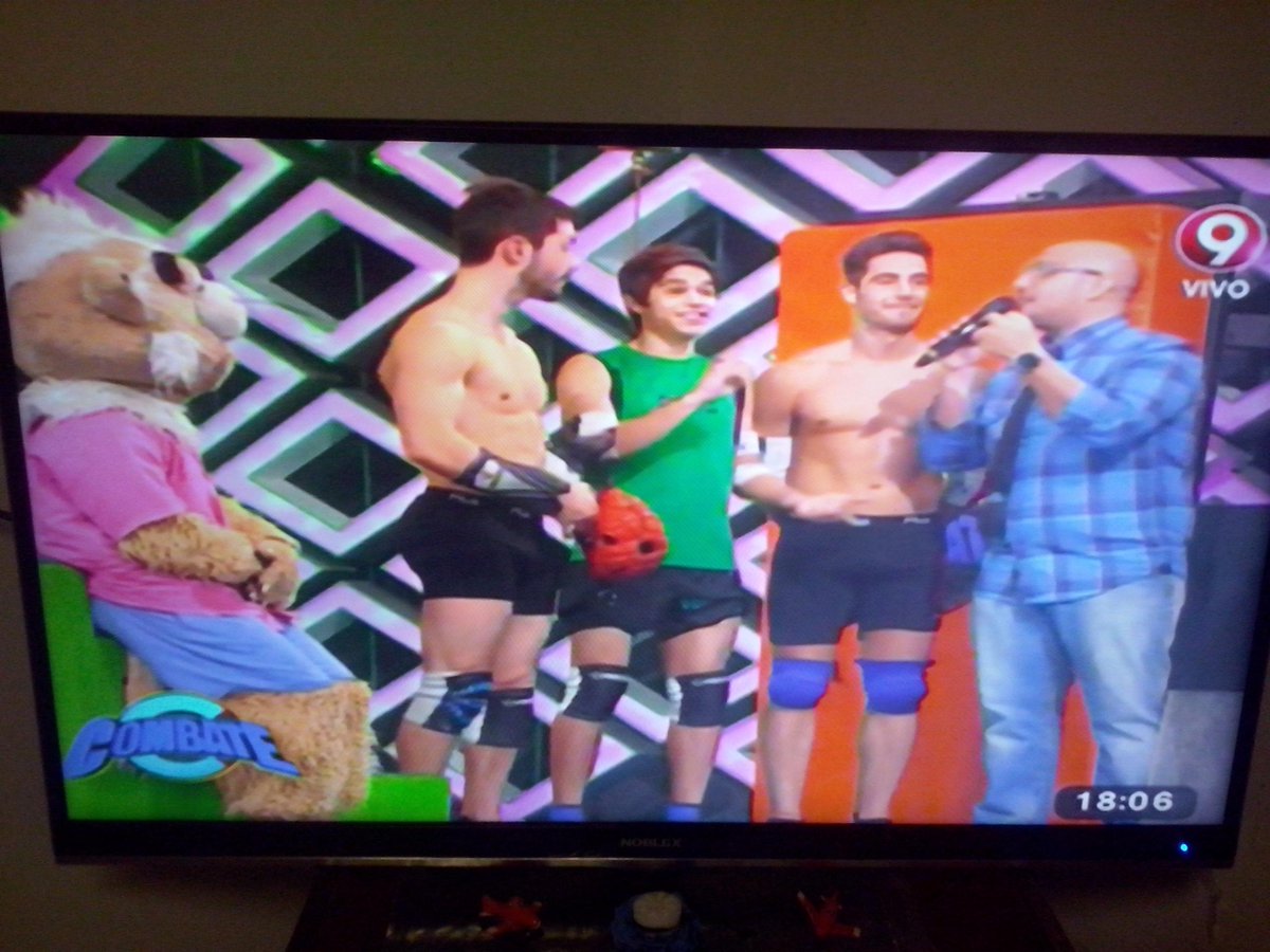 valentinaluce20's tweet photo. @combatearg  @mifotocombate
Mirando combate te amo nicolas ochiato <3 http://t.co/xvxL1lN7hD