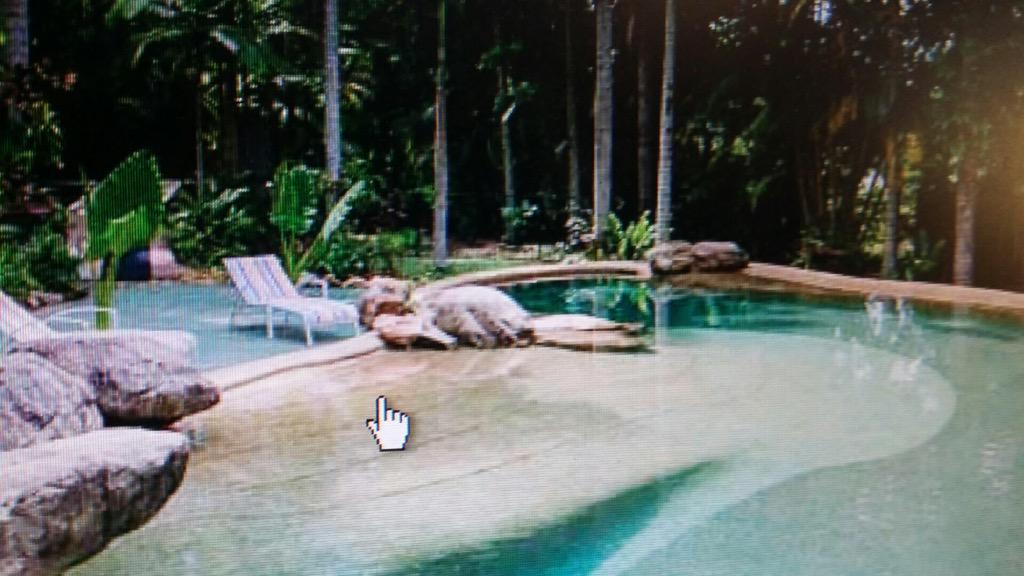 Toppstuff's tweet photo. @Starky1979 laying in the pool!@mrwoo69 @yrornesral @Dief81 #kooee hut #getinmybelly #43days http://t.co/uog0j4XXth
