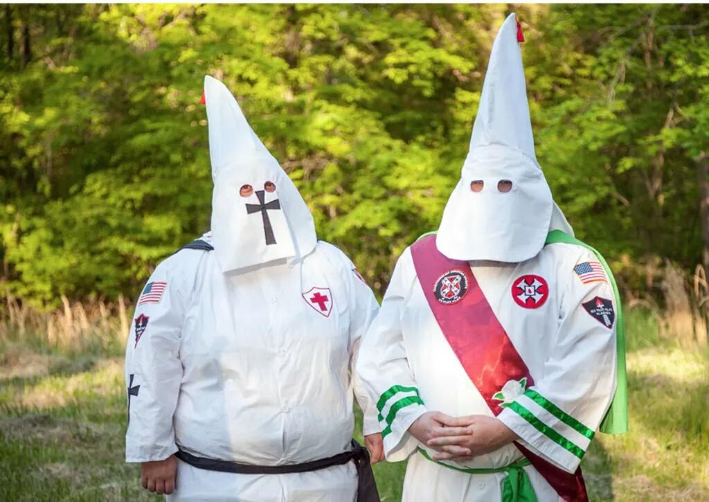 Ку-клукс-клан сша 19 век. Третий клан ку клукс клан. Экстремистское движение ку клукс клан. Тайное общество ку клукс клан. Экстремистское движение ку клукс клан.