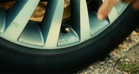 g1's tweet photo. Veja 7 peças do seu carro que podem causar um acidente grave http://t.co/pBkePaTrUM http://t.co/oF833WUrwL