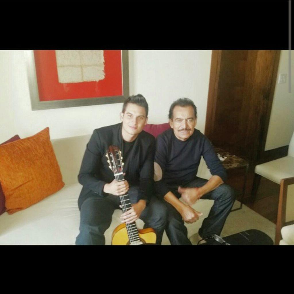 PipeBueno's tweet photo. Dice adios a la Musica un Gran cantante, Compositor, Poeta y gran ser humano! descanse en Paz maestro Joan Sebastian http://t.co/p35NRQVO9i