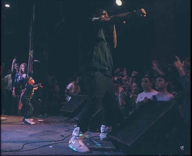 Back2Cleveland's tweet image. Damn that's raw.. Baby cash comes on stage for the Cleveland @Chip216 show 👑💸👑 #CREAM #YoungPrince #Moncheckforever