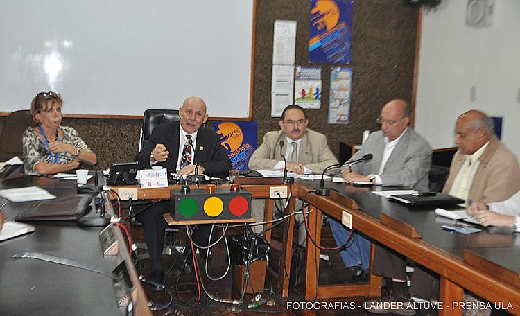 leoperiodista's tweet image. Fuerzas vivas de Mérida se suman en defensa de la #ULA... ow.ly/Pzqus