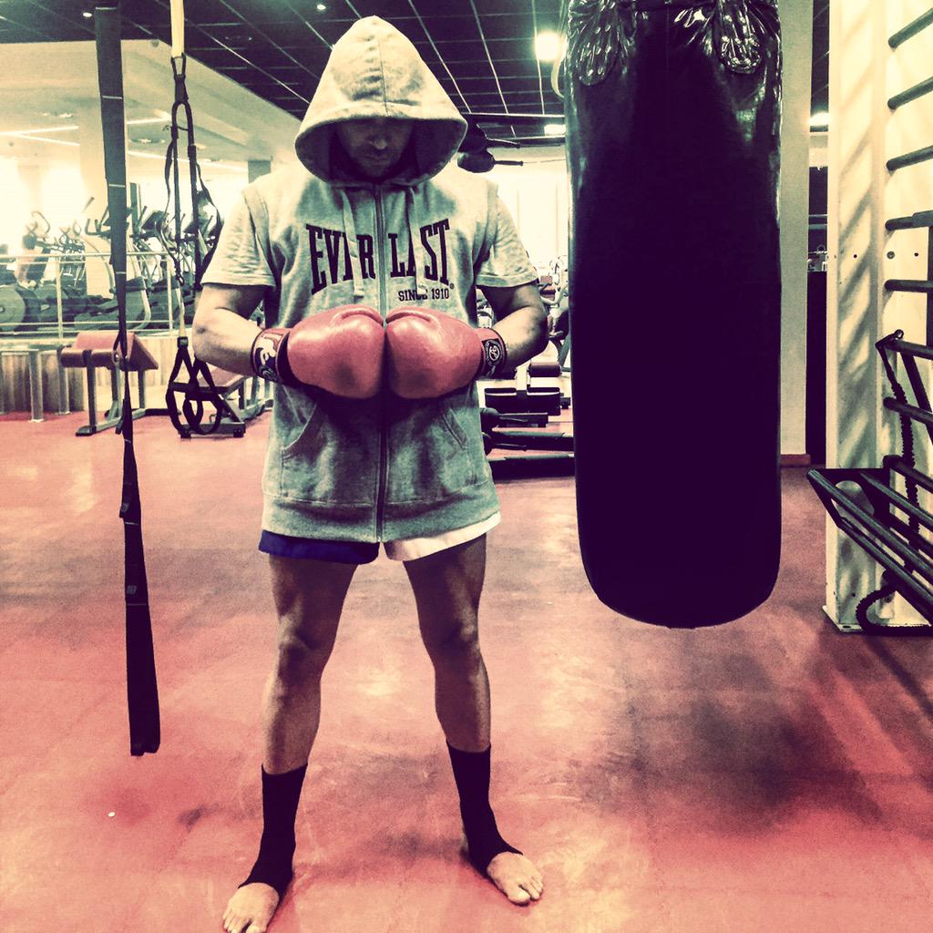 ClintOnTheBrink's tweet photo. Morning world...About to do a fasted cardio session in the form of Bag Work..#SoldierFitness #TheDedicated @BiogenSA http://t.co/39l1WngIRg