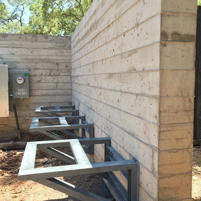 MattRisinger's tweet photo. These three AC units are Never going out of level! #hvacNerd #MITSUBISHI http://t.co/6Vkz1HHv4f http://t.co/WJrxSvrJMt