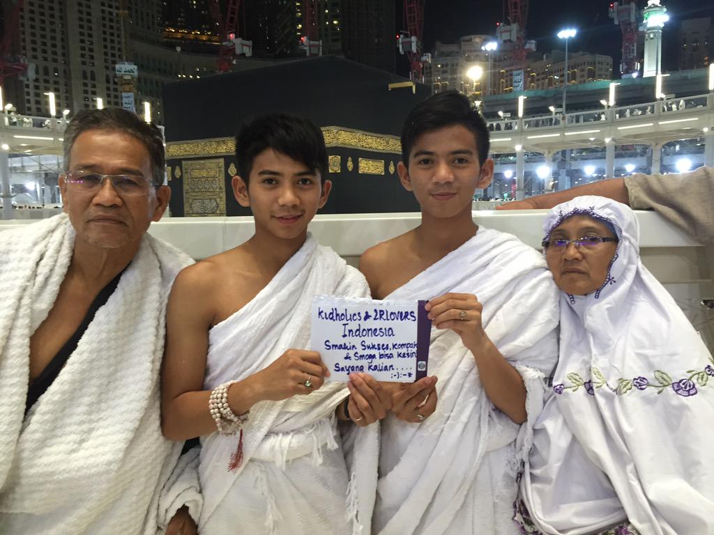 Ass semuany😘kluarga RIZKIRIDHO mengucapkn happy anive 2Rlovees dn kidholics ku semuanya😘😊👍👍👍smogaa makin kompakk yaa😘