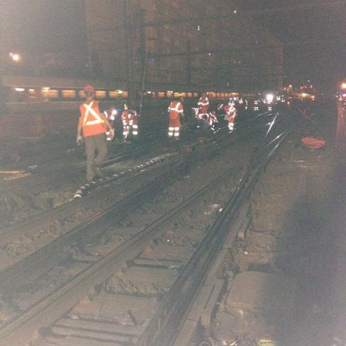AGuerin3's tweet photo. #Seapmp. 23h c'est parti pour les Tx rempl appareils jusqu'à 15h demain. Les TGV arrivent tjs en gare. @Projets_IDF http://t.co/xueWuXdiaP
