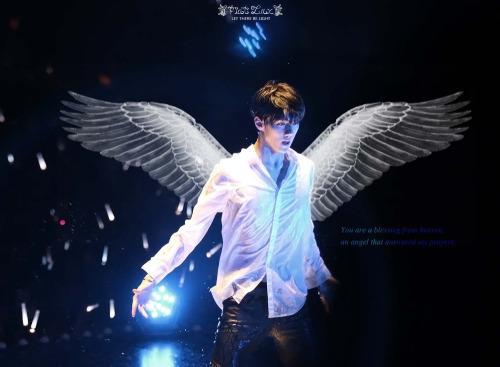 SMTOWN_WORLD's tweet photo. [EXO Fantaken Update] fiat lux | do not edit. http://t.co/isJptXcelD