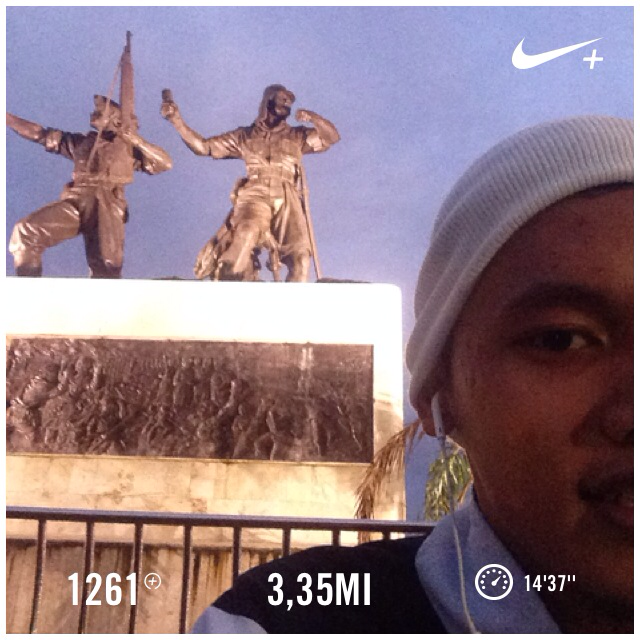Raptor_evan's tweet photo. 😌 I just ran 3,35 mi @ a 14'37''/mi pace with Nike+. http://t.co/vAzzGB5kK5 #nikeplus http://t.co/Ni4l7Rgz9C