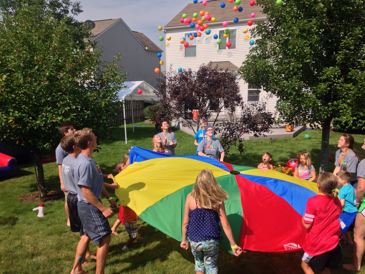 chapelsummerxp's tweet photo. A GREAT start to the week at the Henry’s! Wadsworth, come out and see us! #chapelsummerxp http://t.co/N8sXAecotw