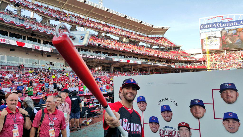 MLB's tweet photo. .@JDMartinez14 is going with the #HRDerby upset, loves the #SnapBat. @SamsungMobileUS #GalaxyS6edge http://t.co/0EIchR92D2