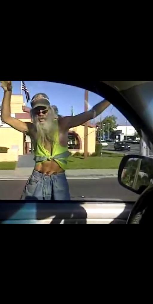 MackenzieDyer15's tweet photo. My favorite Homeless Guy passed away😢 #RIP #thedancingman #skinnysanta #Godbless http://t.co/eiwy46tGP0