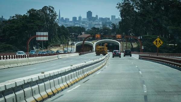 abc7newsbayarea's tweet photo. Drivers appear to like SF’s new #DoyleDrive, which opened Sunday night ahead of schedule: http://t.co/n94fQ387Kj http://t.co/aFNzMOjPxt