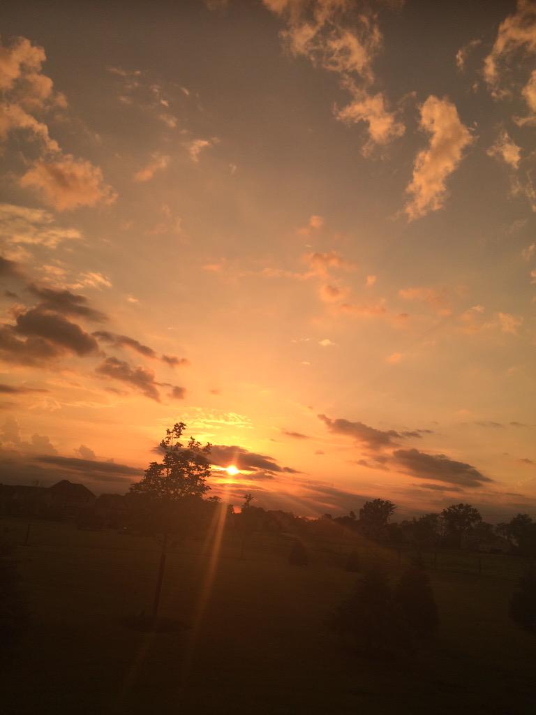 Novi_Luminis's tweet photo. Ohio sunsets #ohioweather http://t.co/B0MkjEIK9J