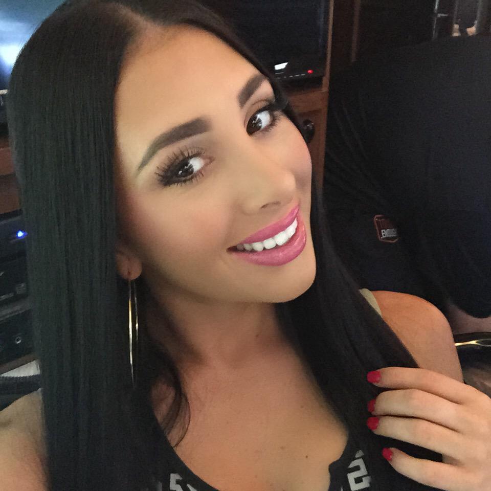 GiorgiaSorbello's tweet photo. Giorgia in #Georgia! ๐๐๐ป #RawRoadtrip #RawAtlanta @WWEToughEnough http://t.co/x6guVG28sv