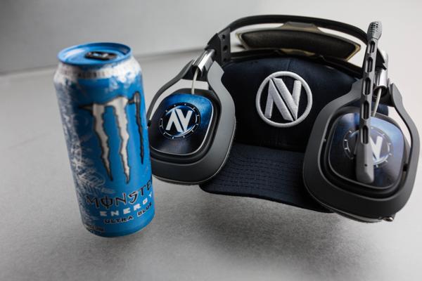 DailyGlVEAWAYS's tweet photo. GIVING AWAY nV Hat &amp; A40's
Enter:
- RETWEET this
- FOLLOW @EonCanucK
- SUBSCRIBE TO http://t.co/I1vJdz2C13 http://t.co/u1BojEcUGQ