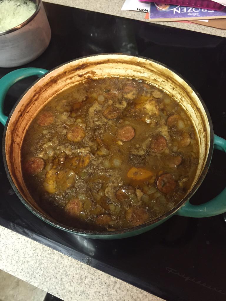 broussard_troy's tweet photo. @Abriles a lil swamp Monday gumbo supper while watching @SwampPeople #NotesFromTheSwamp http://t.co/EyGZcirqo7