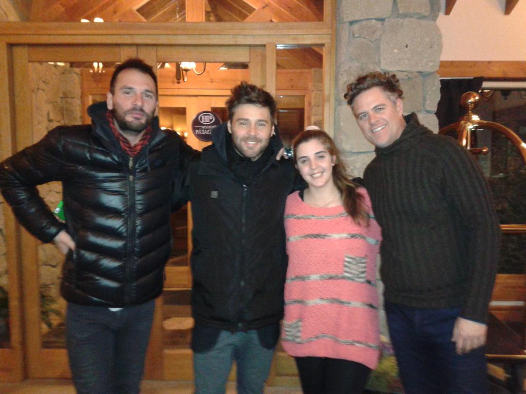 Camila_Felli's tweet photo. Los extraño a los 3!! Pueden volver? Jaja graciaas miles x la buena onda!! @juanchocane @GastonRicaud @Mik3amigorena http://t.co/F9K3xLeUyn